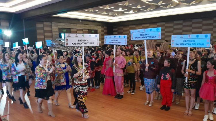 Foto Kejurnas Universal Line Dance 2024 di Balikpapan Diikuti 14 Provinsi di Indonesia